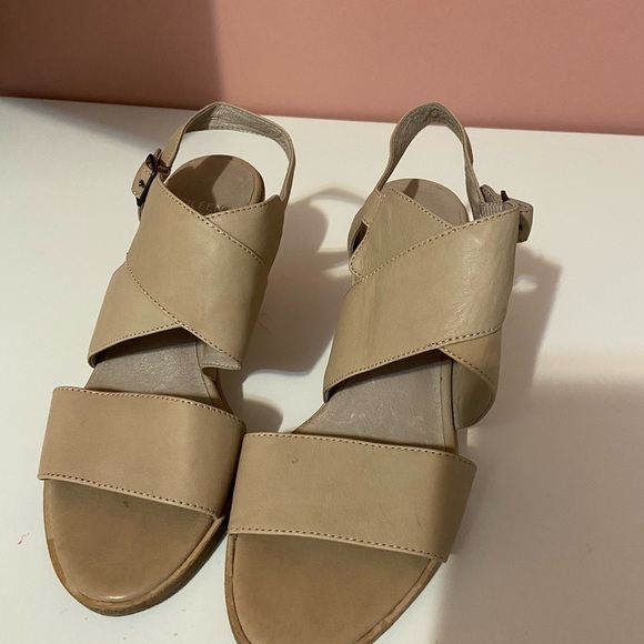 Eileen Fisher Wooden Heel Strappy Wedge Sandal Neutral Beige Size 6 - Picture 7 of 9